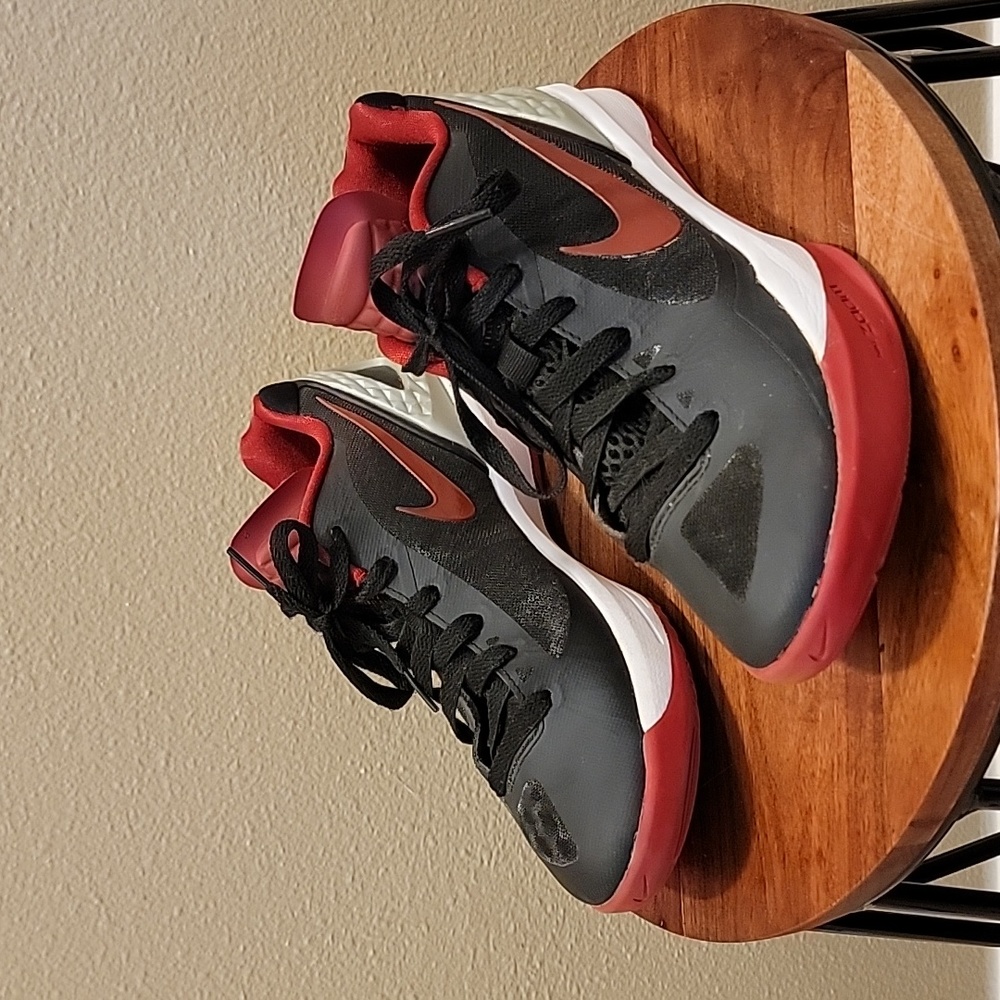 NIKE WOMENS VOLLEYBALL SHOES